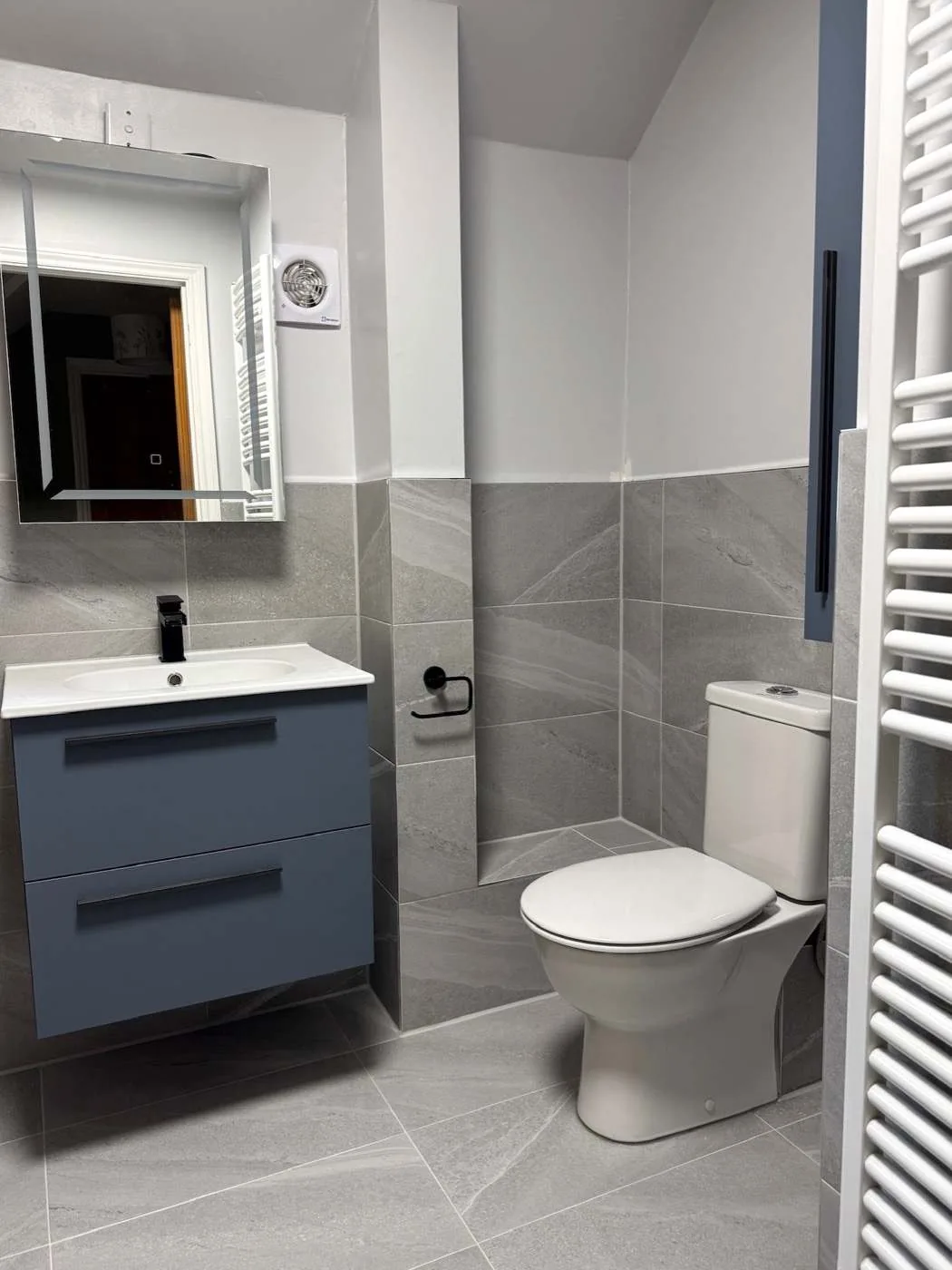 Luxury bathroom design Hertfordshire by JLP Plumbing